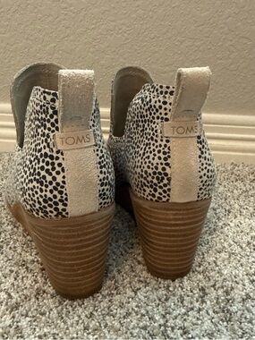 TOMS Beige and Black Spotted Suede Block Heel Ankle Boots